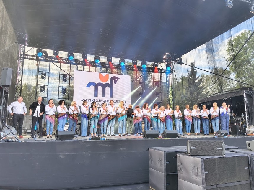 Chór na scenie, Dni Piastowa
